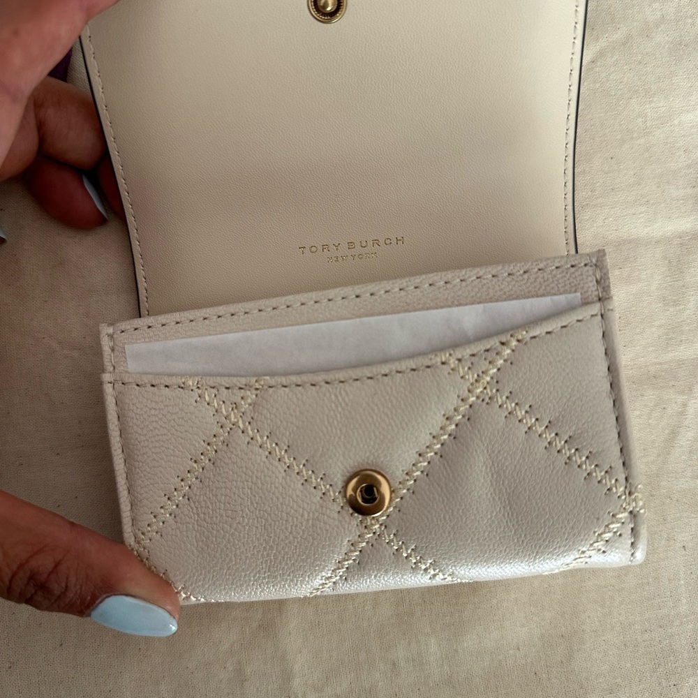 New Tory Burch Willa card case brie color /cream - Picture 3 of 6